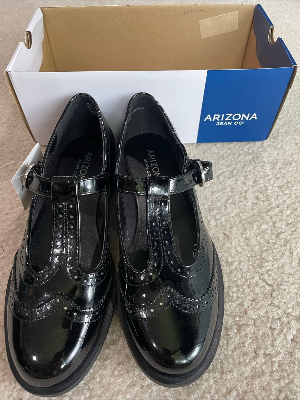 Arizona Jean Company Zoya Black Patent T-Strap Women’s Size 7 Medium NWT